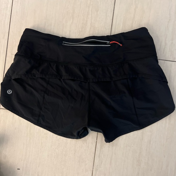 Lululemon running shorts size 6 - Picture 2 of 4